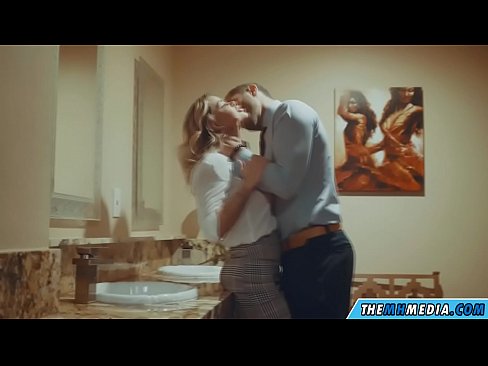 ❤️ Lokacin da ƙwanƙolin farin gashi ya yaudare ku a cikin gidan wanka na jama'a ️ Batsa mai kyau a%ha.dewporn.ru ❌️❤